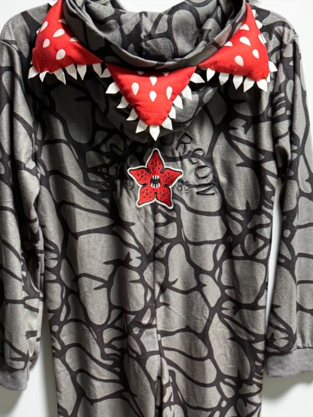 Demogorgon Hooded Onesie Pajamas Kids Size 10/11 Gray Costume NWOT